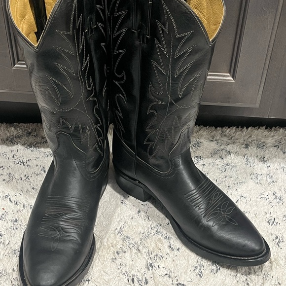 Wrangler Black Leather Cowboy Boots with Decorative Stitching - Picture 1 of 6